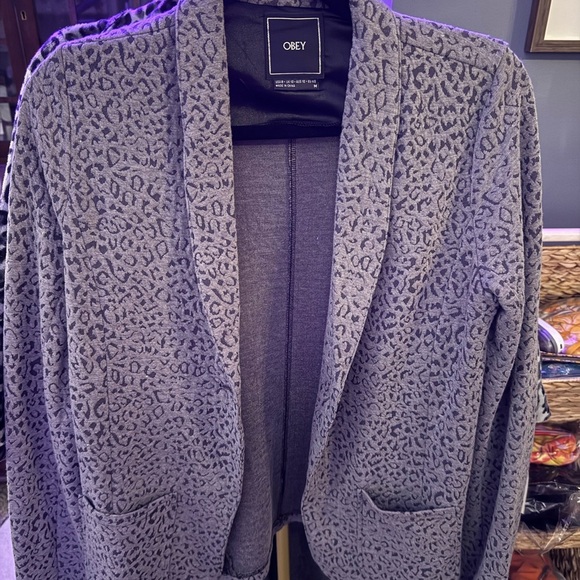 NWT obey blazer size 8/medium black and gray floral type pattern - Picture 2 of 4